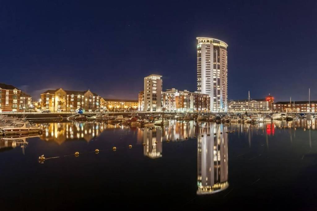 דירות Beach On The Doorstep Meridian Tower Marina סוואנסי מראה חיצוני תמונה